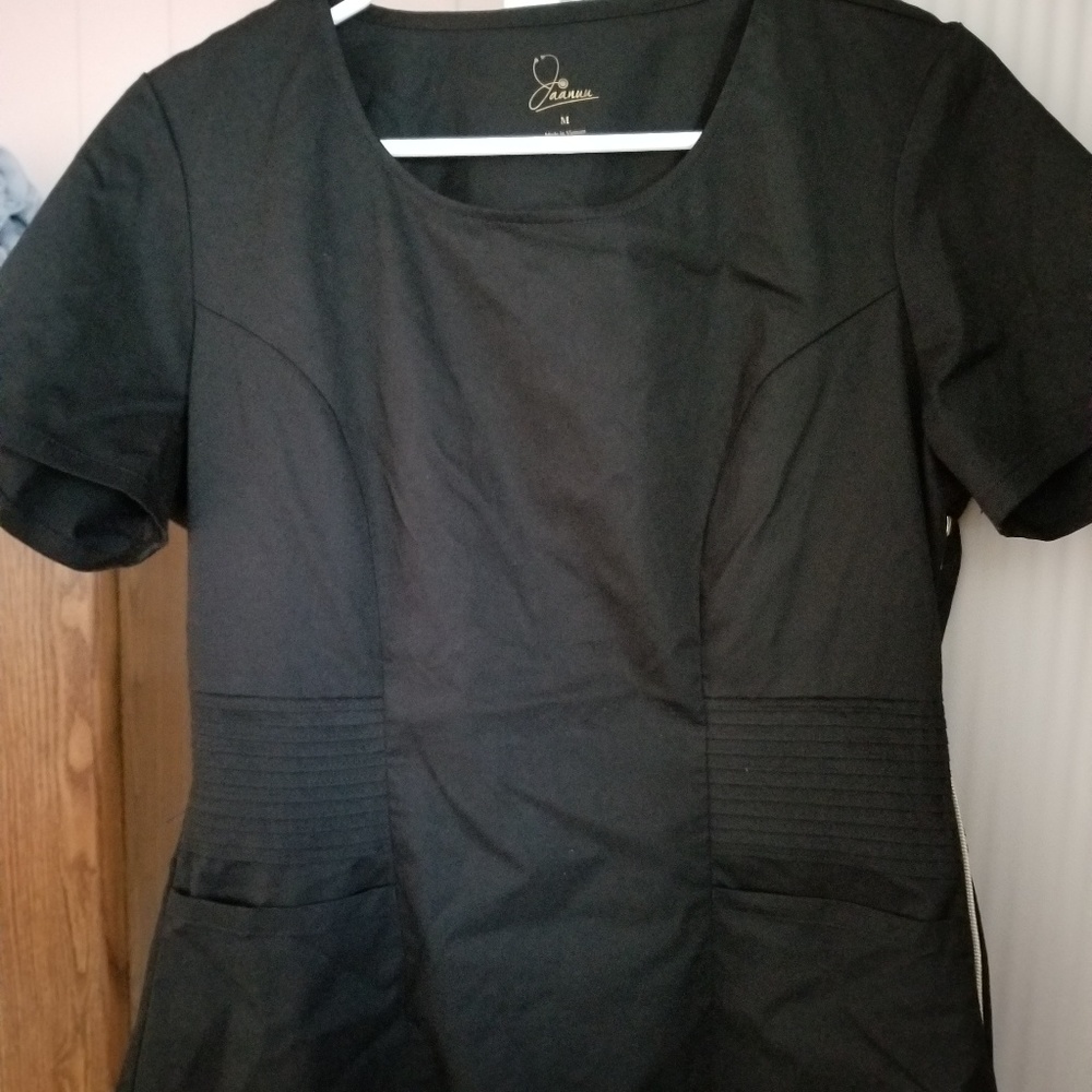 Jaanuu black top